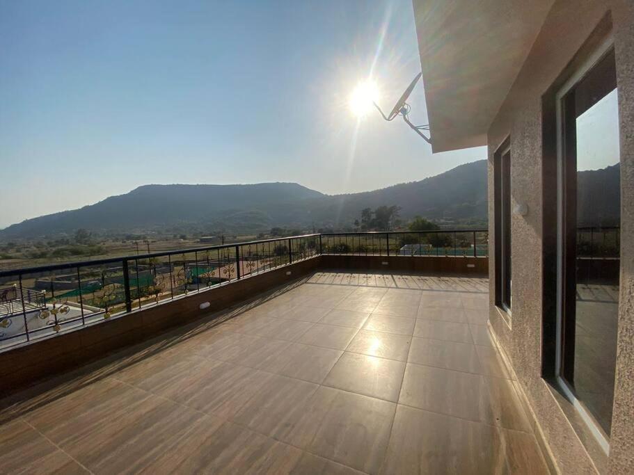 Mount Resorts Lonavala 5 Bhk Luxurious Villa With Private Pool And Full Size Cricket Football Turf Екстер'єр фото