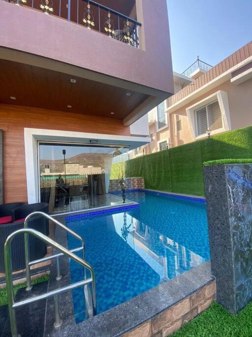 Mount Resorts Lonavala 5 Bhk Luxurious Villa With Private Pool And Full Size Cricket Football Turf Екстер'єр фото